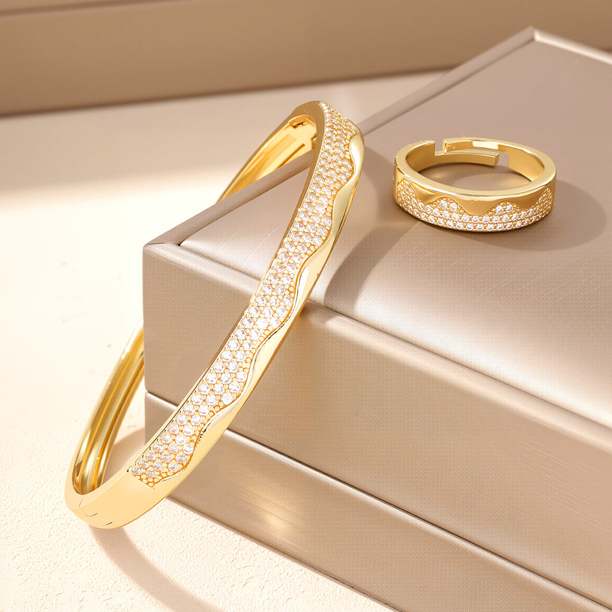 Cuff bracelet by Yoshan, detail view 3