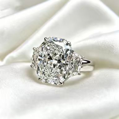 Cubic zirconia ring by Yoshan, detail view 3