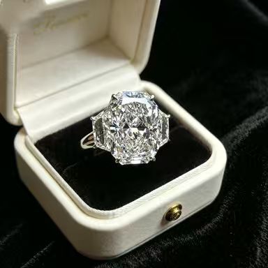 Cubic zirconia ring by Yoshan, detail view 4
