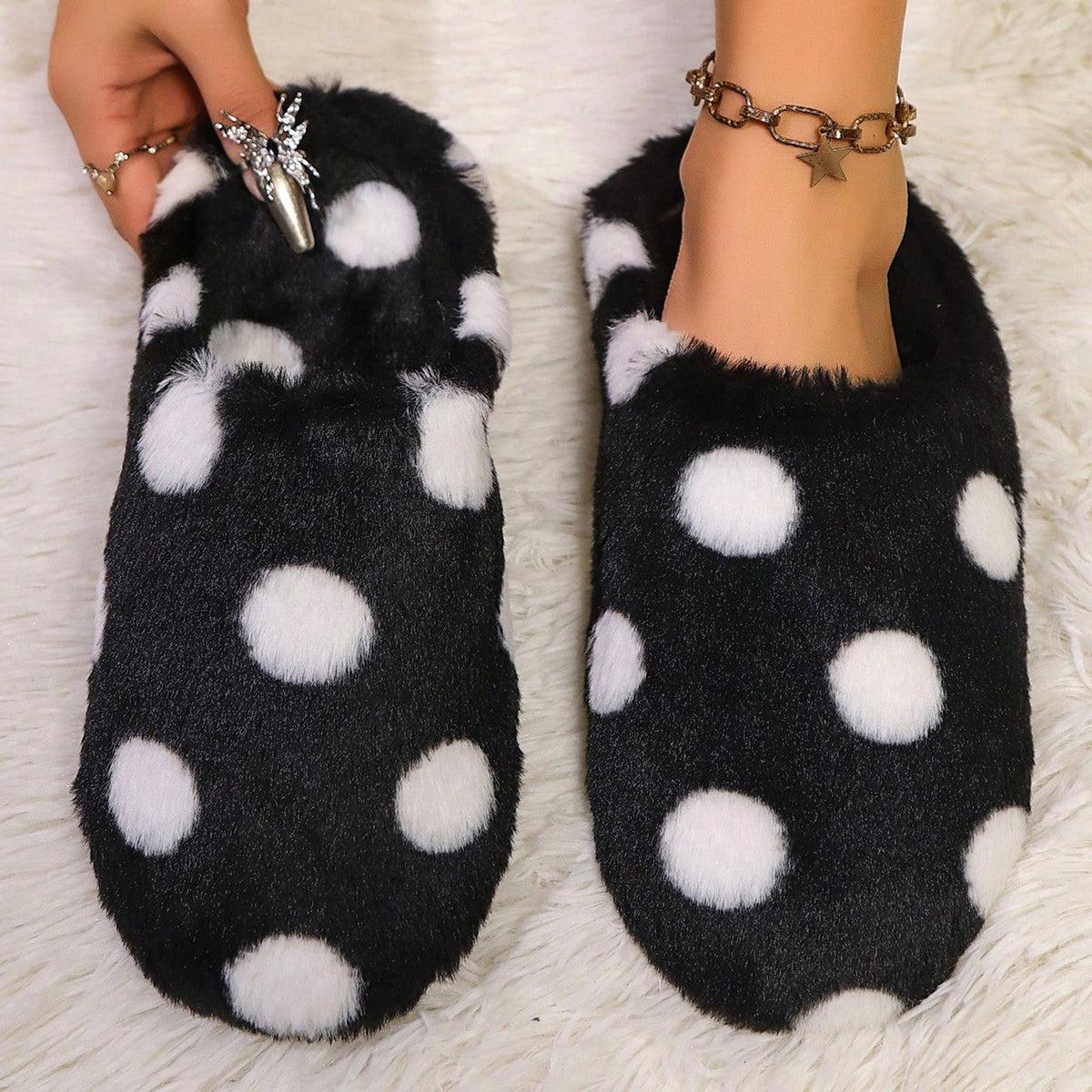 Women's Plush Chunky Sole Closed Toe Fleece-lined Winter Sneakers