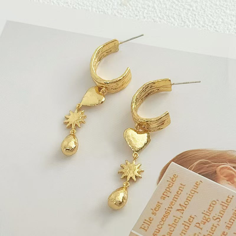 Pearl retro stud earrings by Yoshan, detail view 6