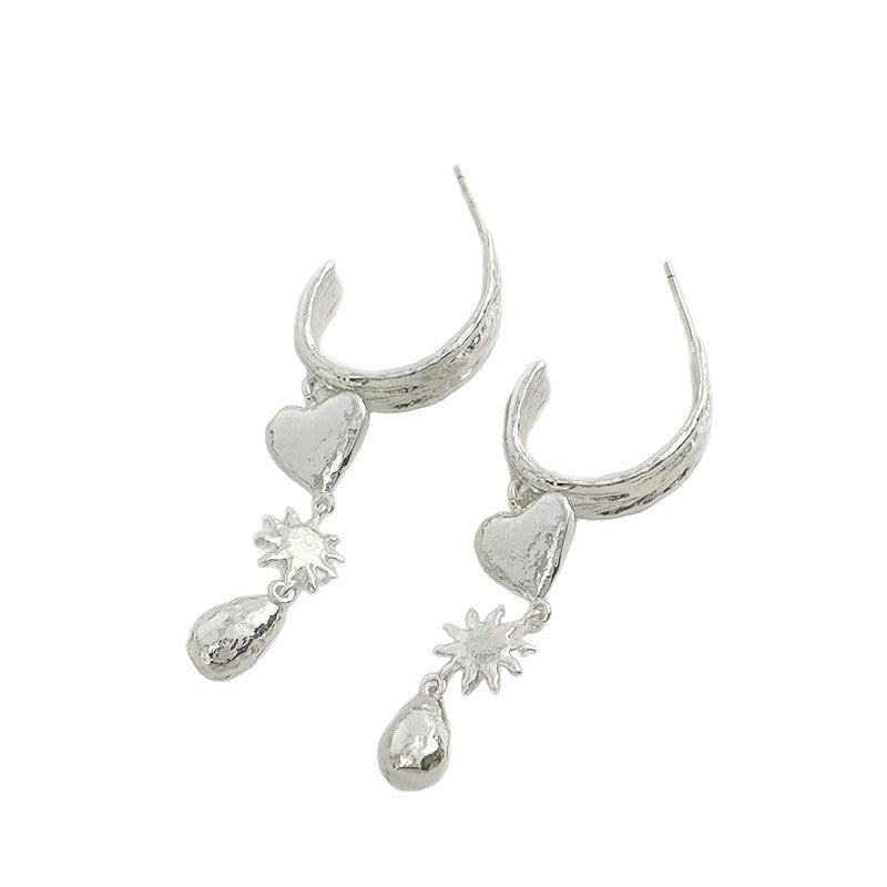Pearl retro stud earrings by Yoshan, detail view 7