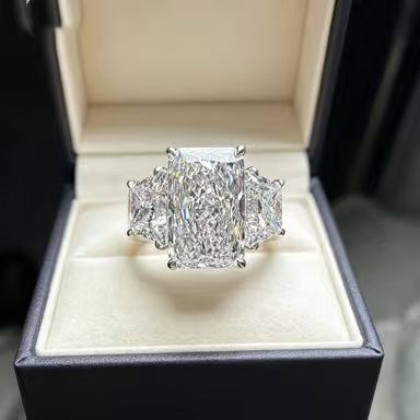 Cubic zirconia ring by Yoshan, detail view 2