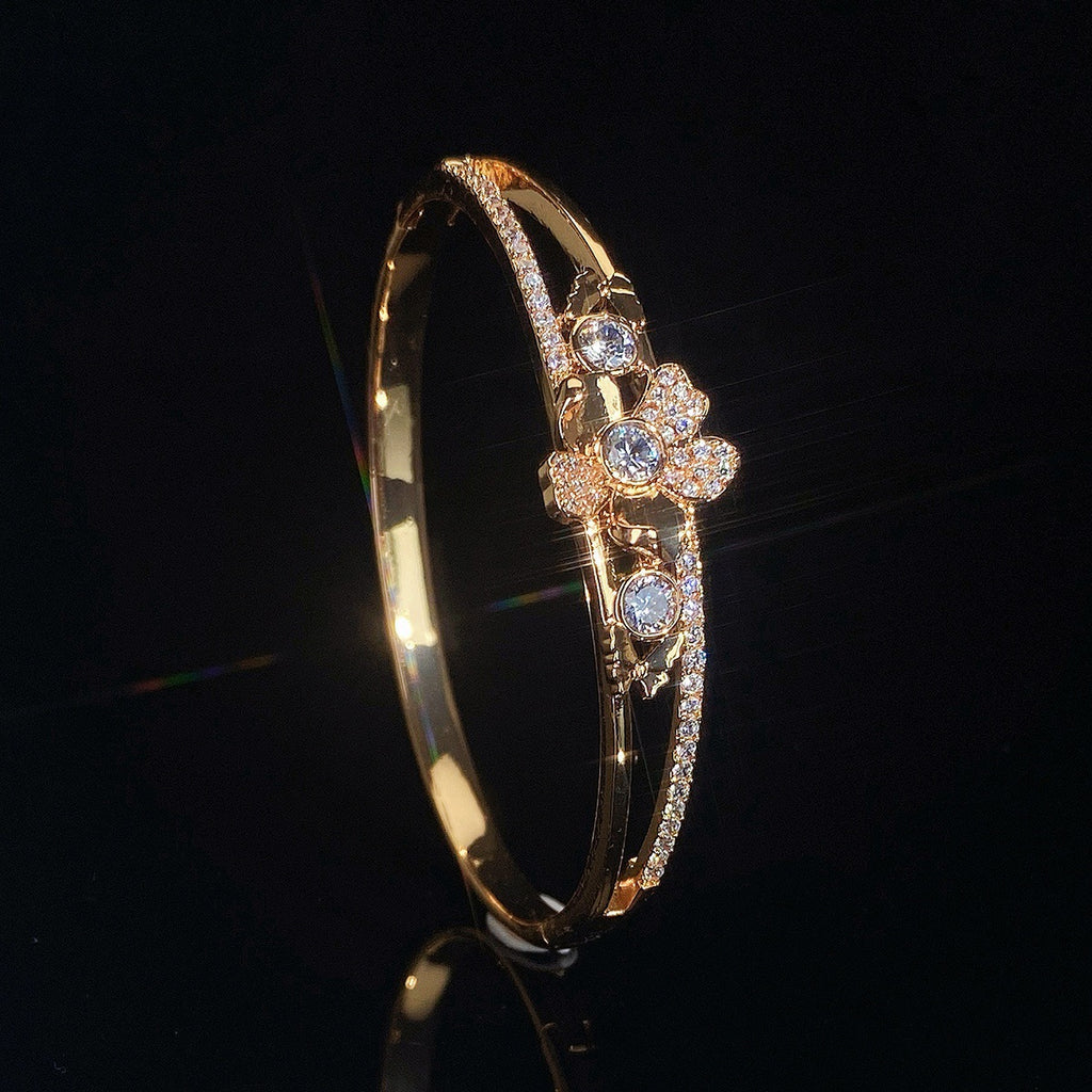 Cuff bracelet by Yoshan, detail view 4