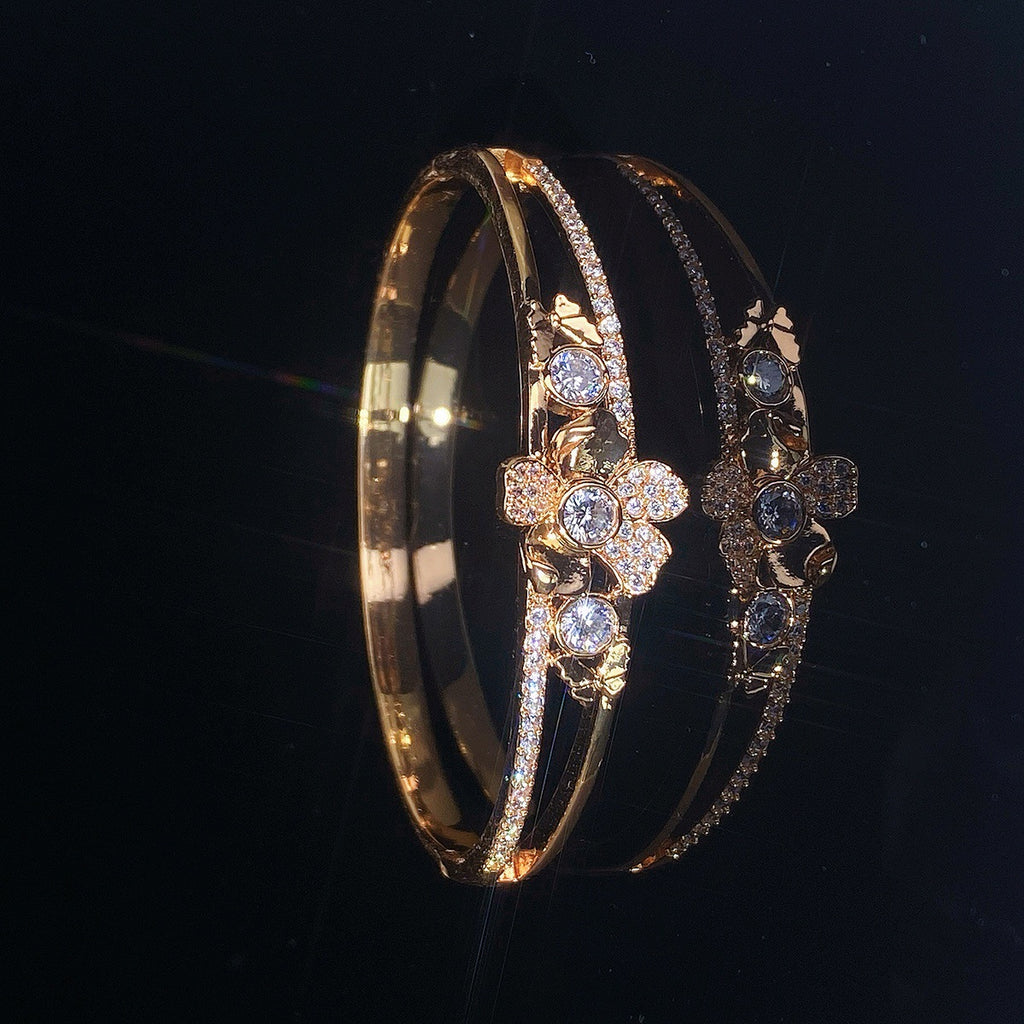 Cuff bracelet by Yoshan, detail view 5