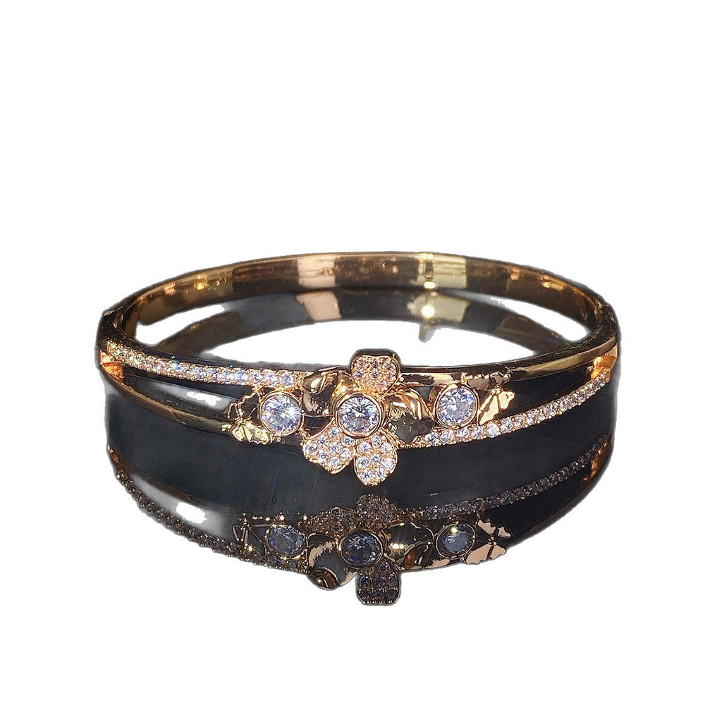 Cuff bracelet by Yoshan, detail view 6