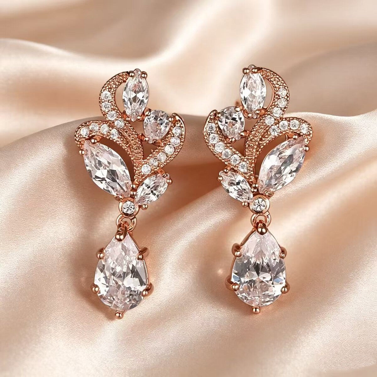 Stud earrings by Yoshan, detail view 4