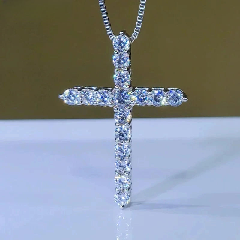 Pendant necklace by Yoshan, detail view 3