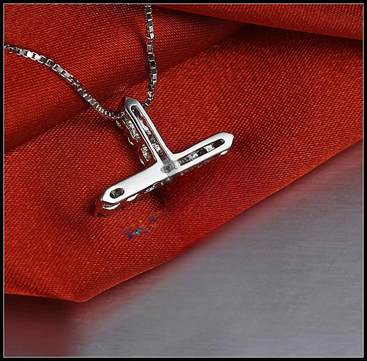 Pendant necklace by Yoshan, detail view 6