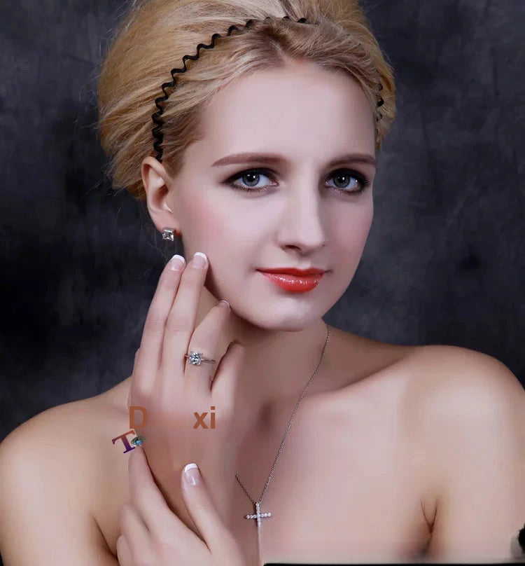 Pendant necklace by Yoshan, detail view 7