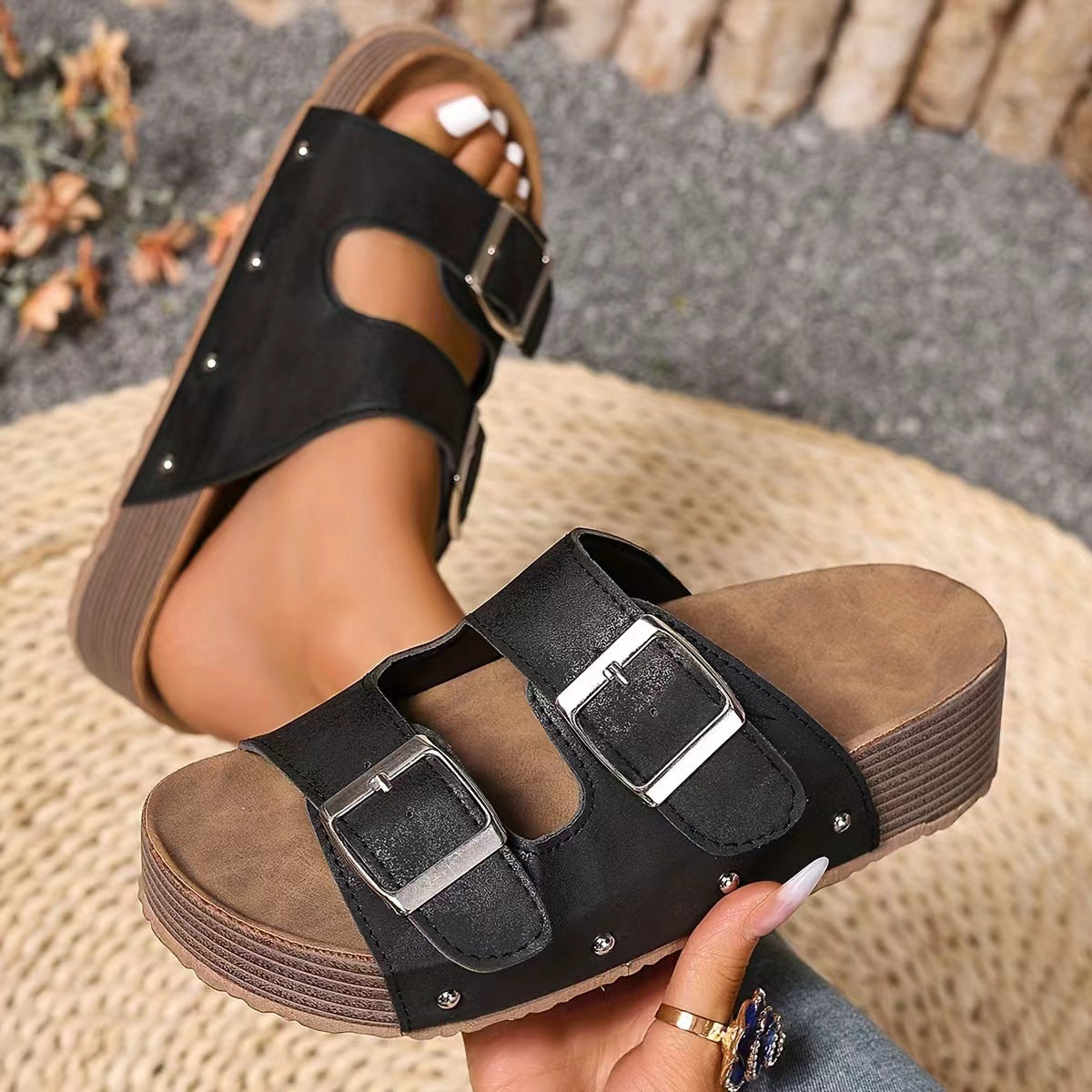 Black / EU 37