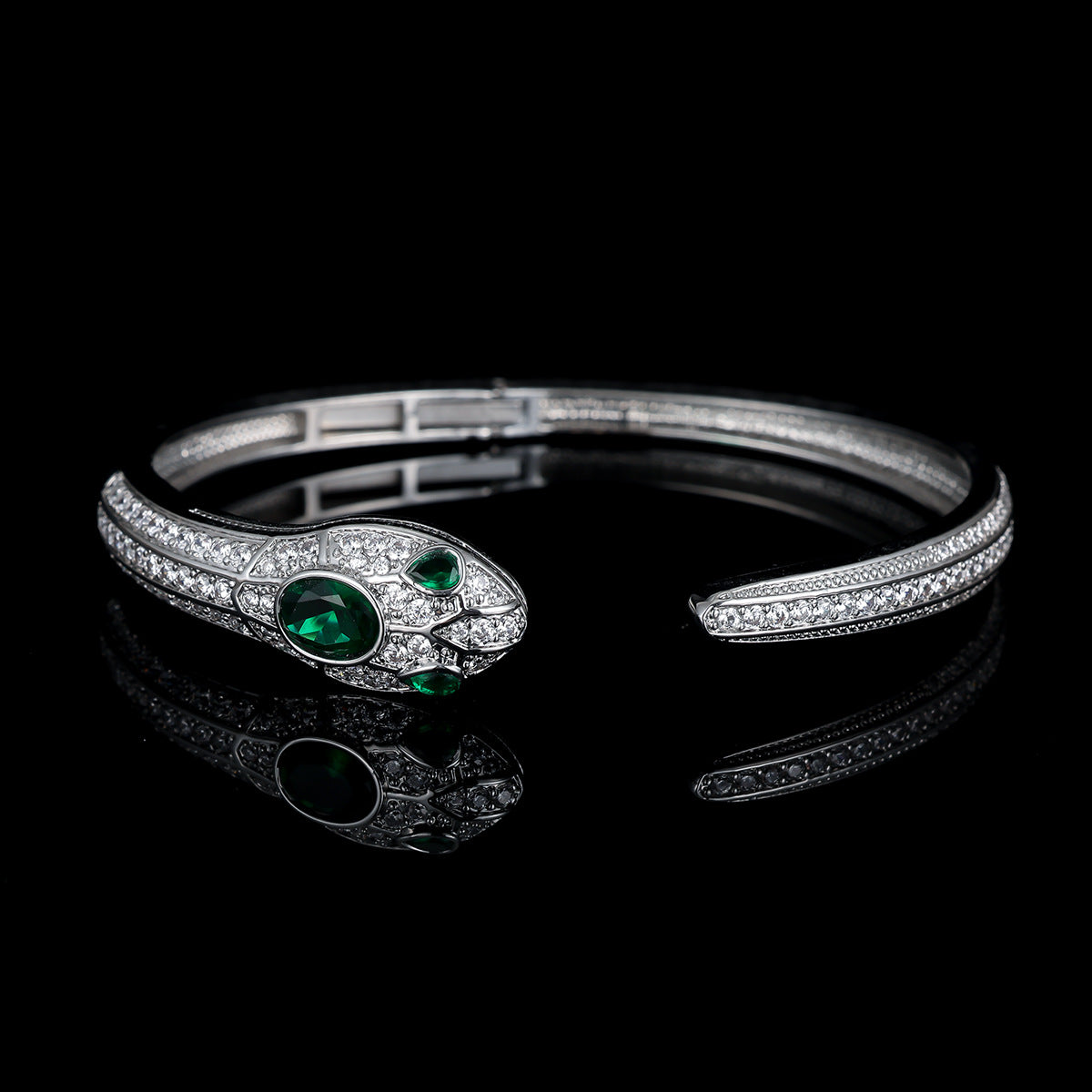 Retro cuff bracelet by Yoshan, detail view 5