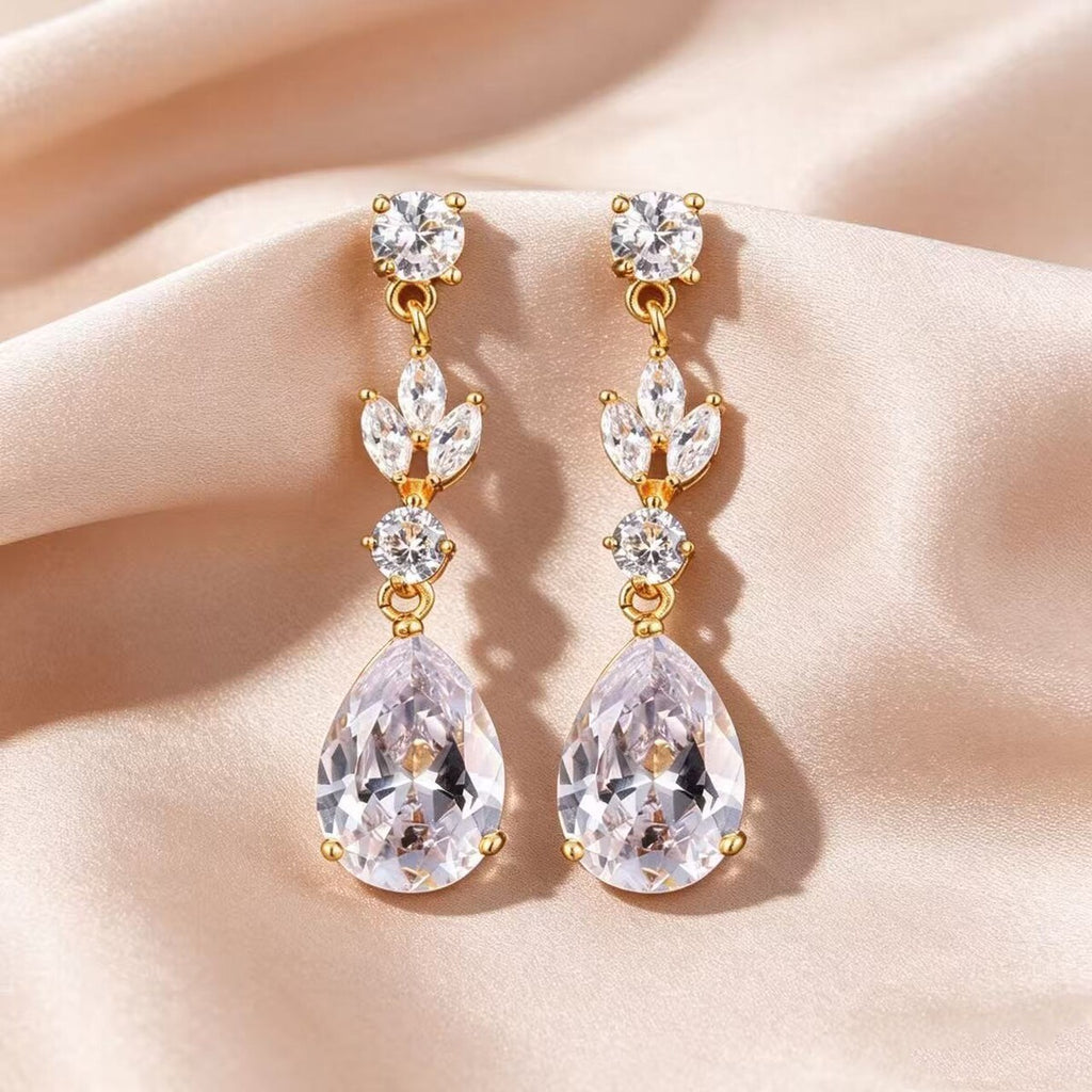 Cubic zirconia earrings by Yoshan, detail view 2