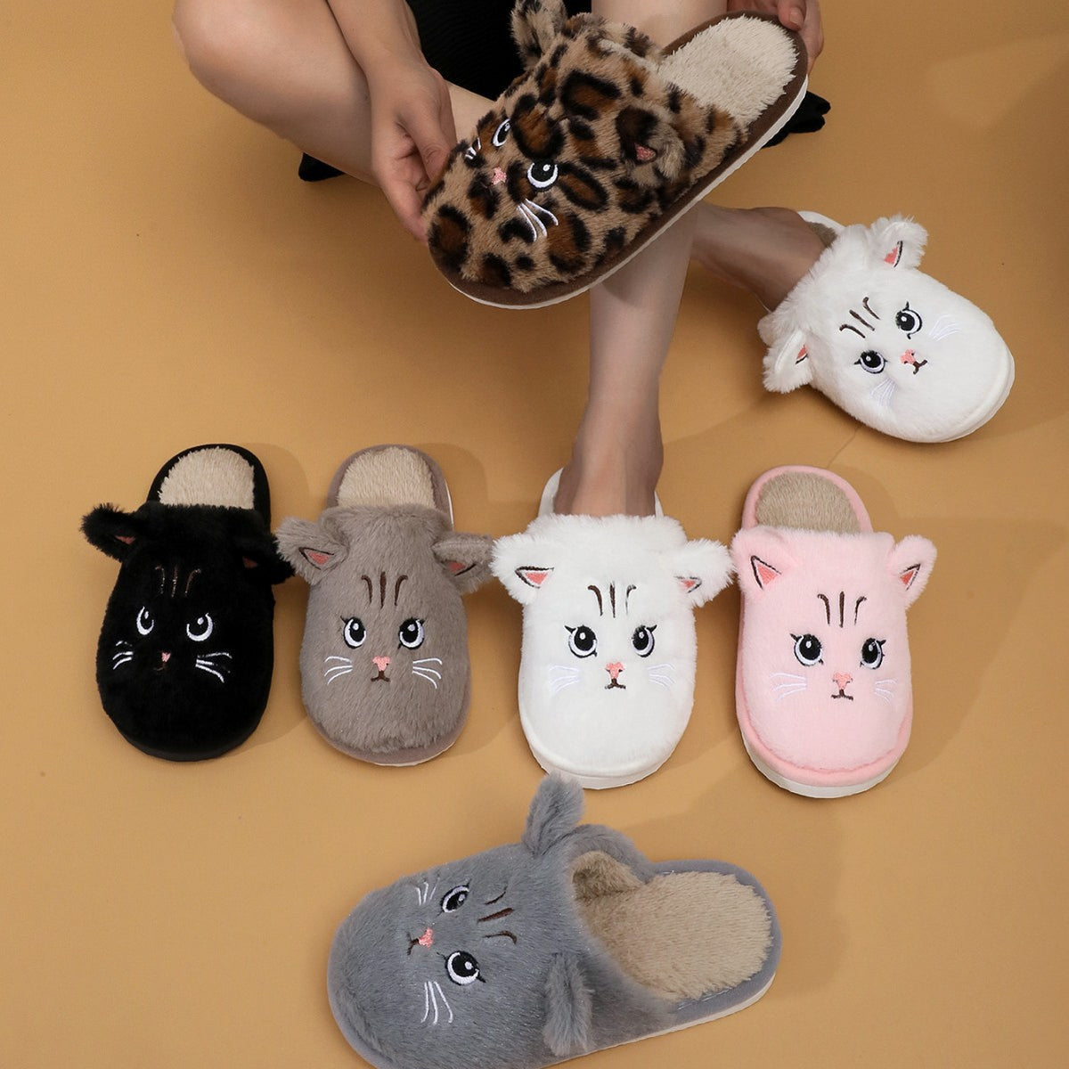 Women's Cartoon Plush Chunky Sole Closed Toe Fleece-lined Slippers Outdoor Mules