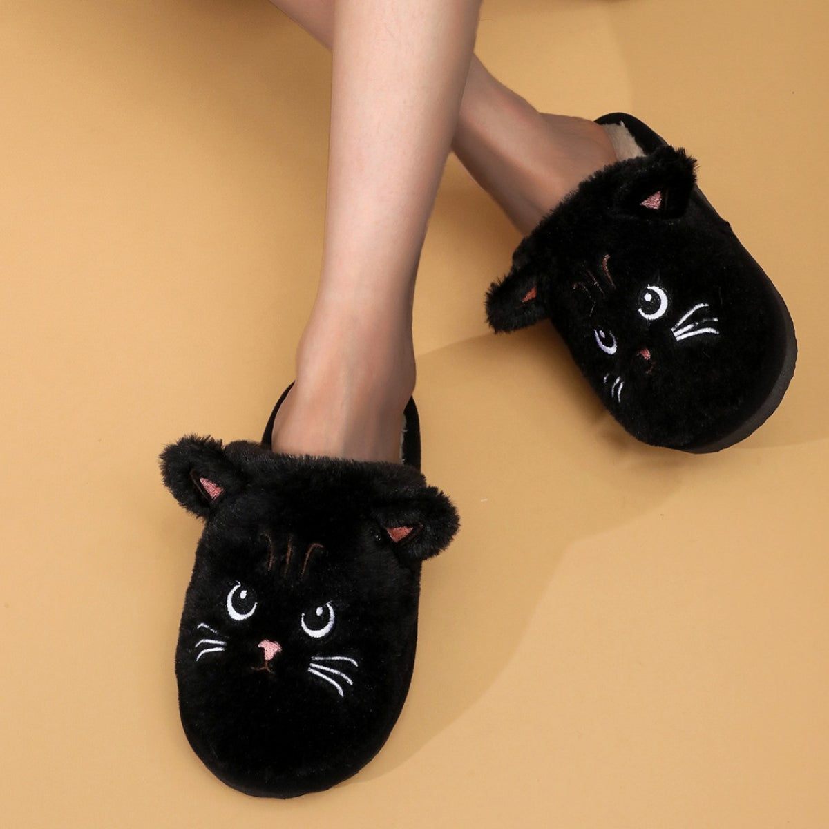 Women's Cartoon Plush Chunky Sole Closed Toe Fleece-lined Slippers Outdoor Mules
