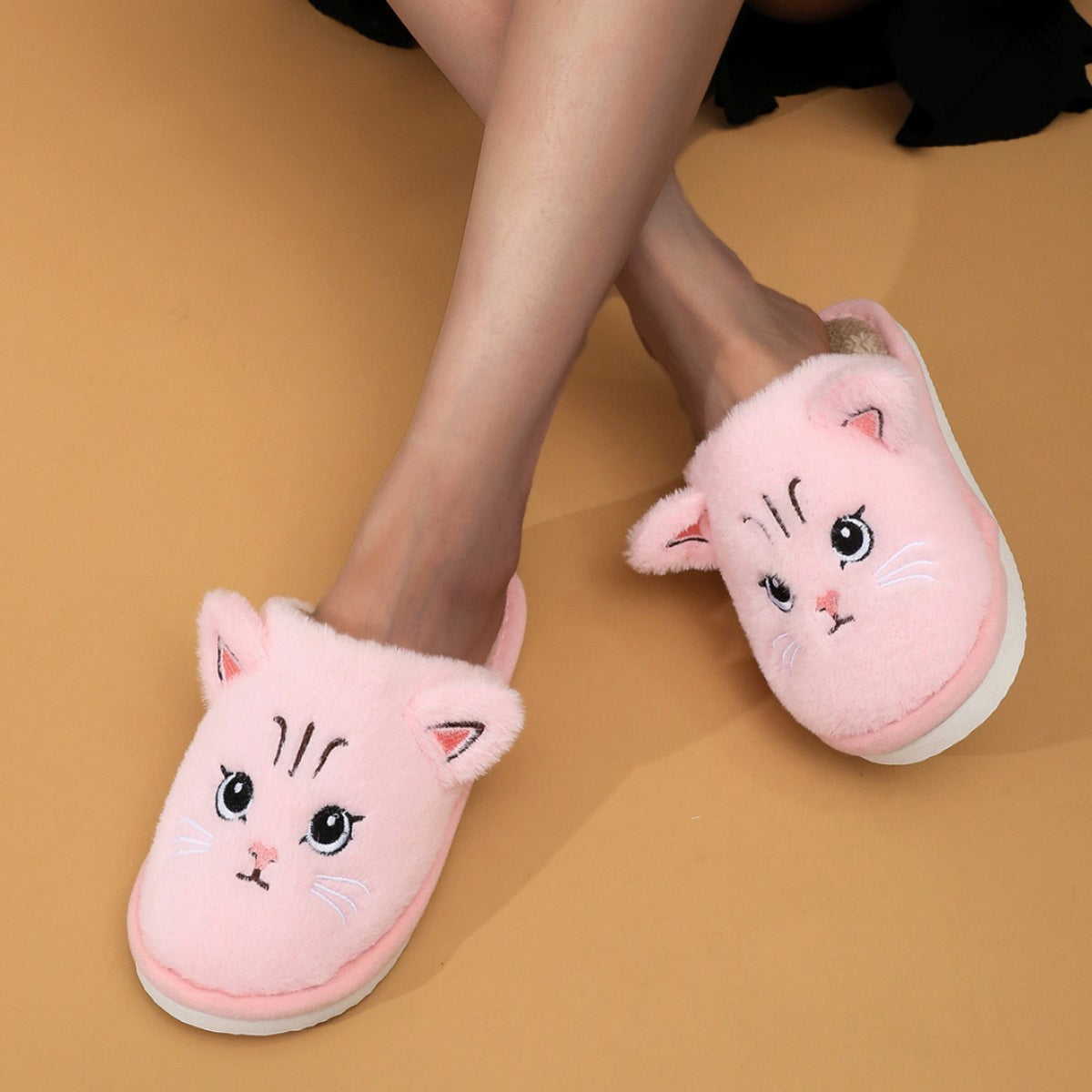 Women's Cartoon Plush Chunky Sole Closed Toe Fleece-lined Slippers Outdoor Mules