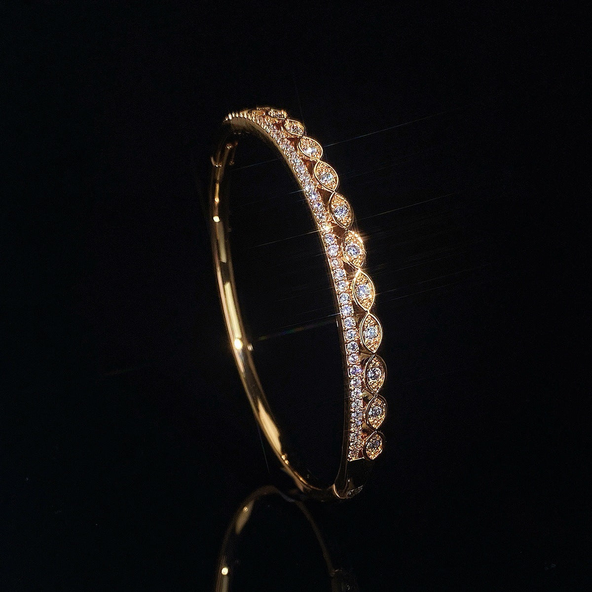 Cuff bracelet by Yoshan, detail view 4