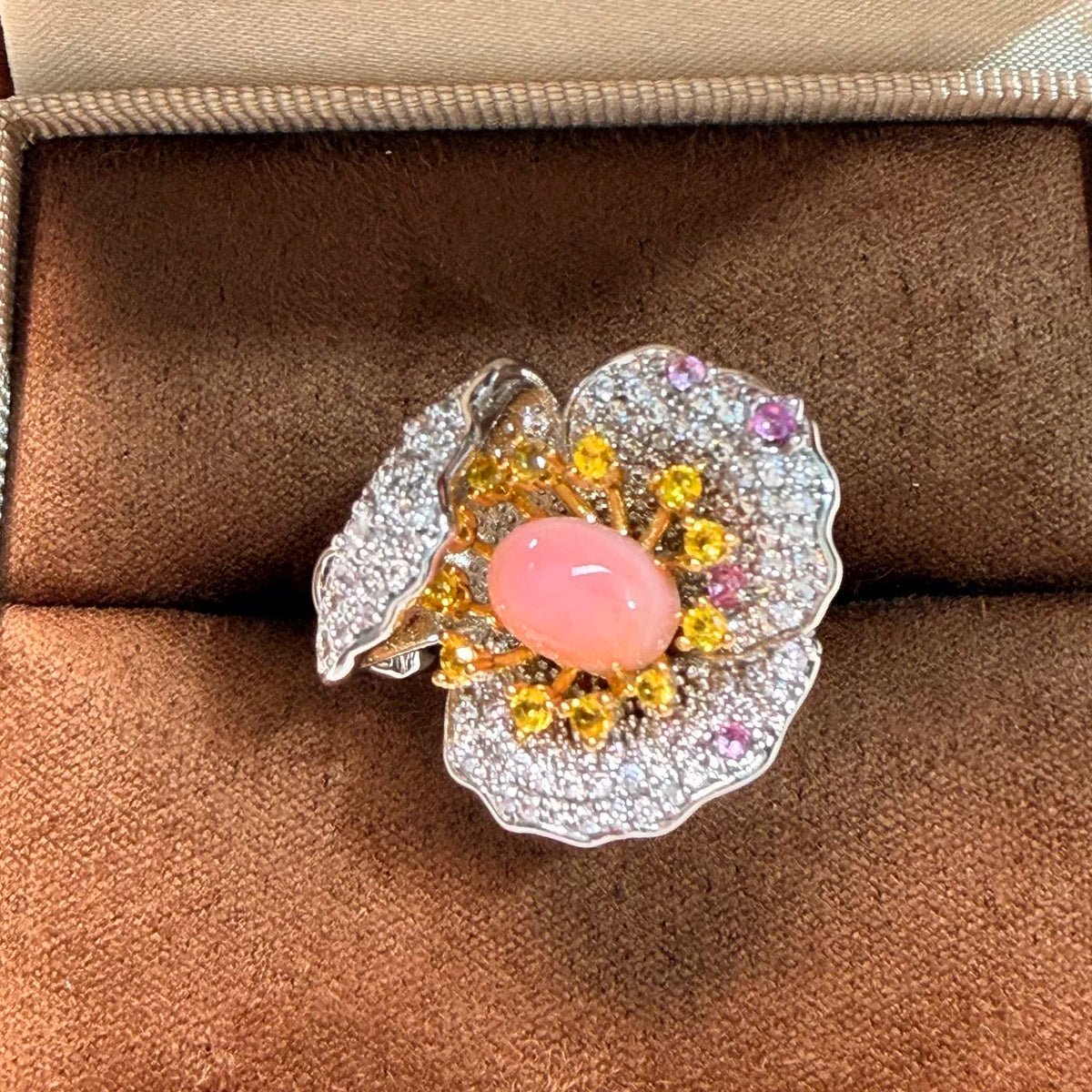 Floral ring by Yoshan, detail view 3