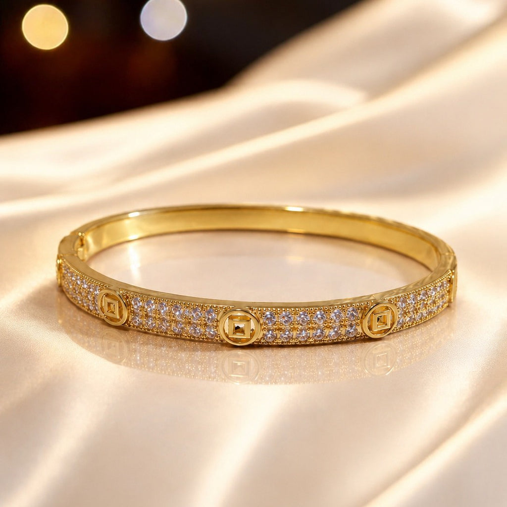 Cuff bracelet by Yoshan, detail view 3