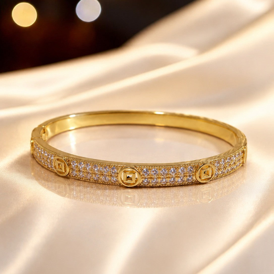 Cuff bracelet by Yoshan, detail view 3