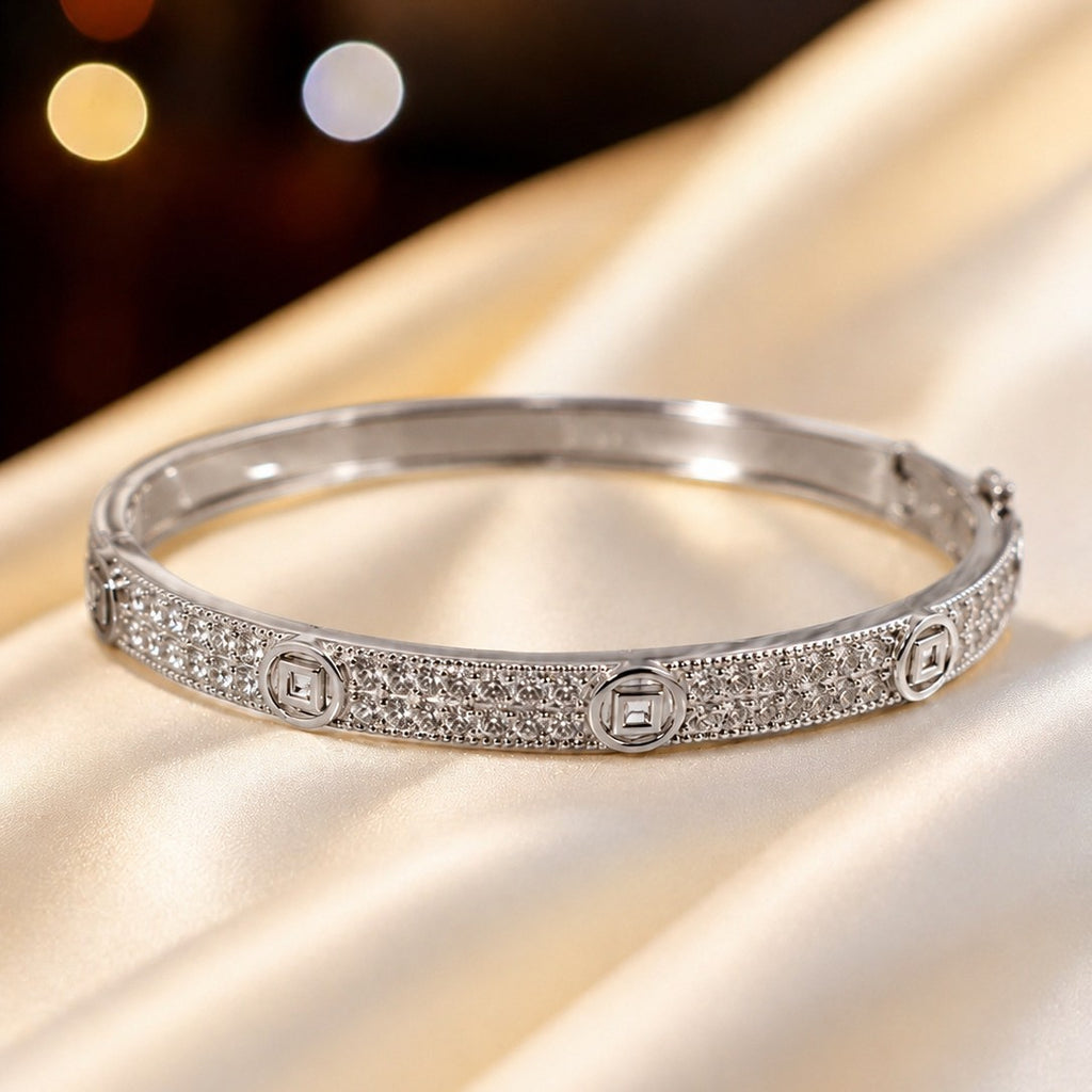 Cuff bracelet by Yoshan, detail view 4
