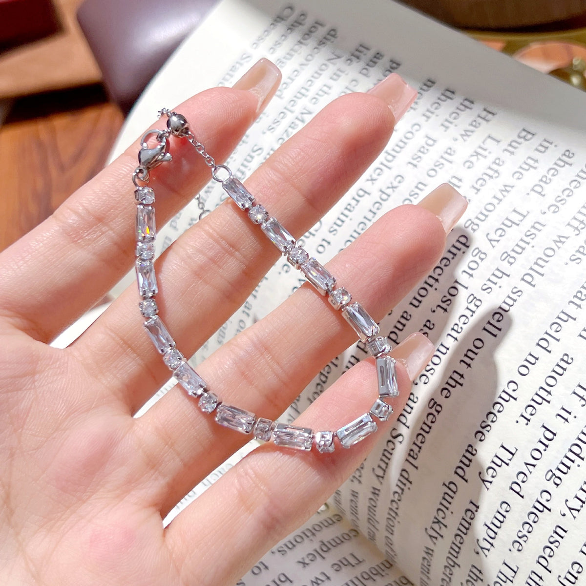Jewelry set by Yoshan, detail view 2