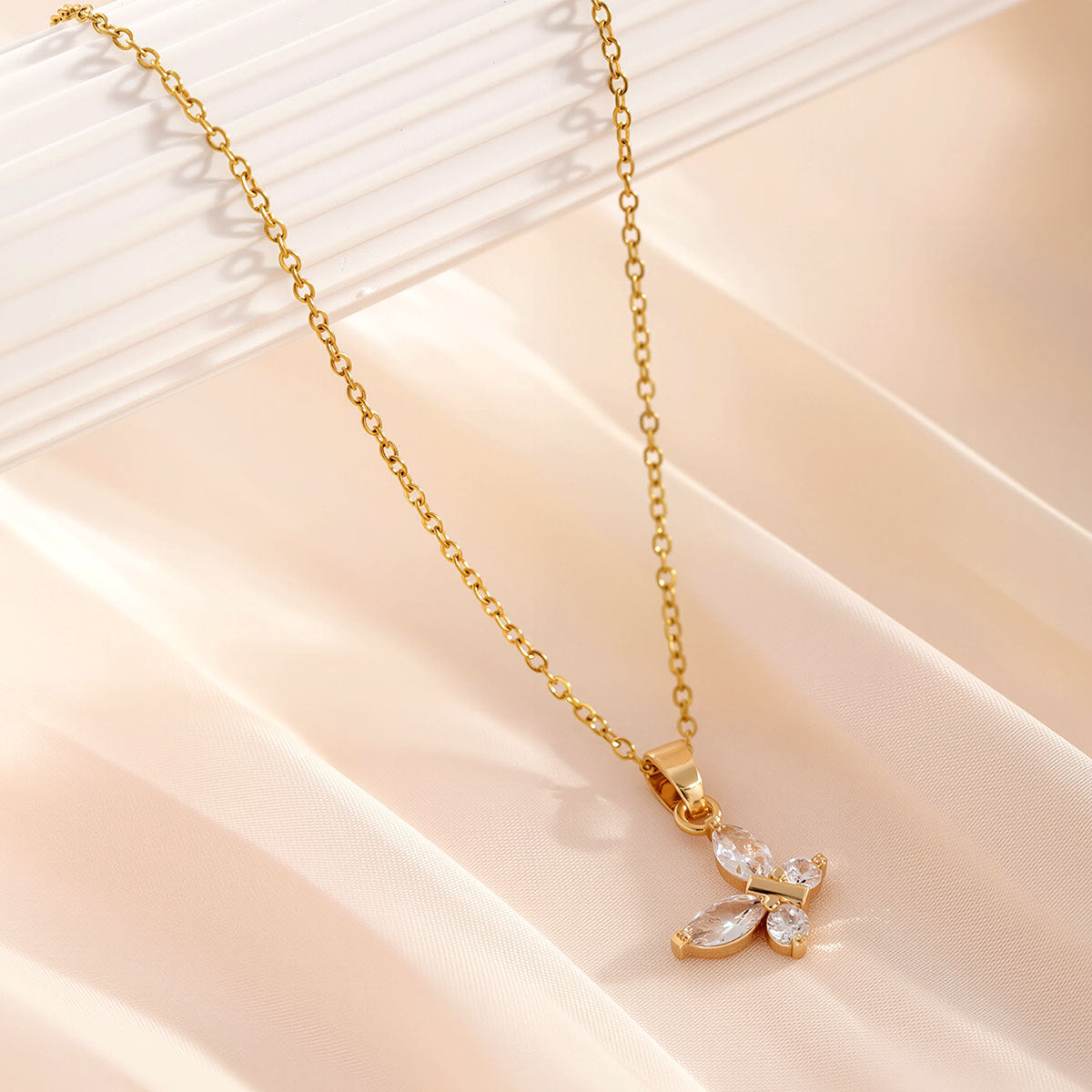 Cubic zirconia pendant necklace by Yoshan, detail view 2