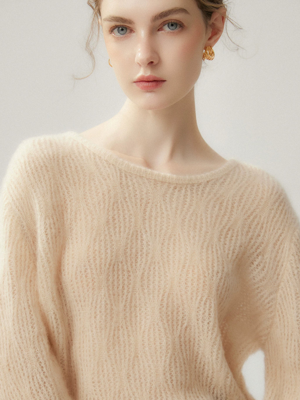 Women's Fall Winter White Oversized Cutout Relaxed Sweater Knit Pullover Top for Casual Outfits Spring Travel