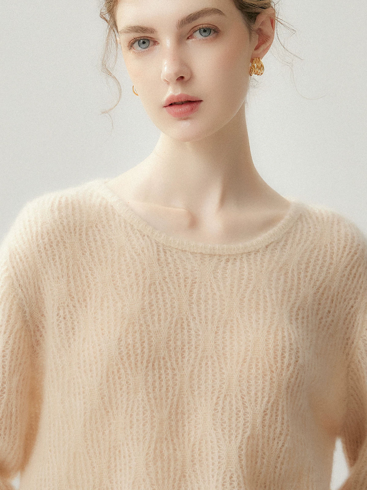 Women's Fall Winter White Oversized Cutout Relaxed Sweater Knit Pullover Top for Casual Outfits Spring Travel