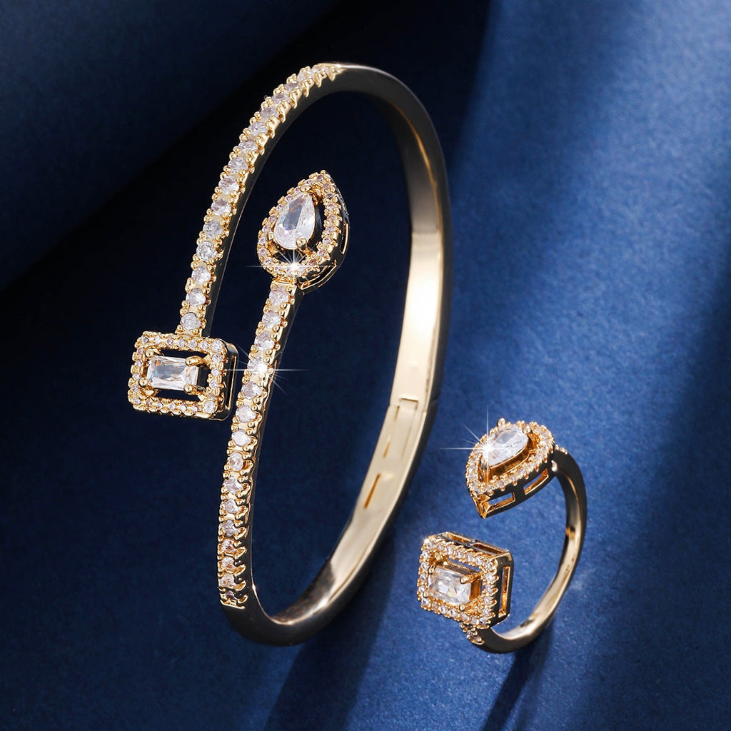 Geometric jewelry set by Yoshan, detail view 3