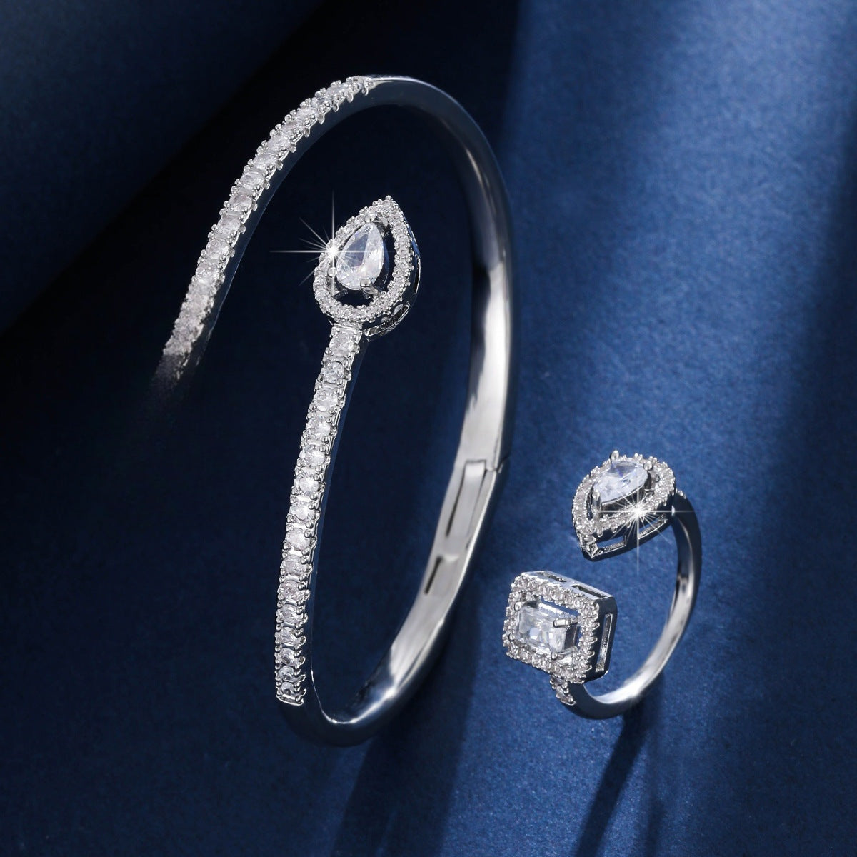 Geometric jewelry set by Yoshan, detail view 5