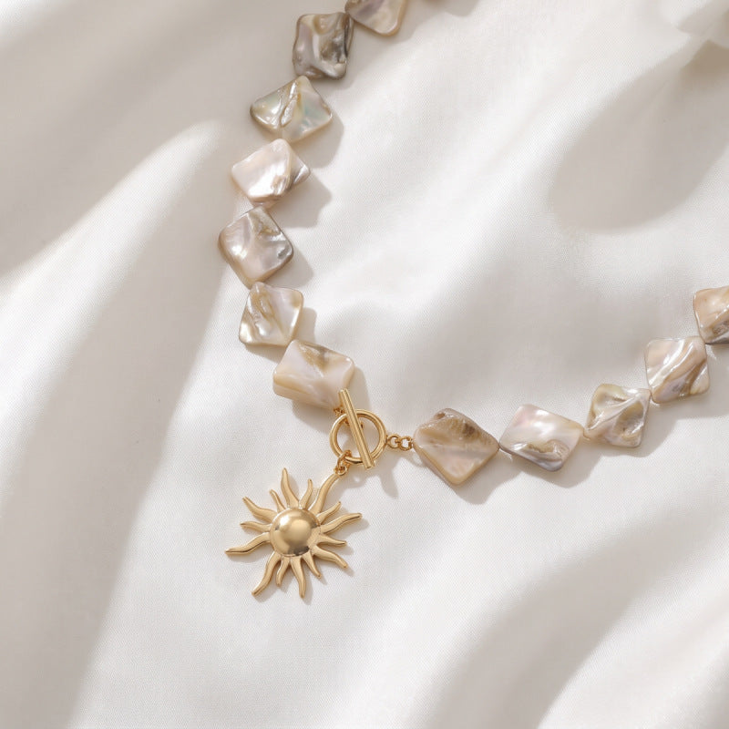 Pendant necklace by Yoshan, detail view 4