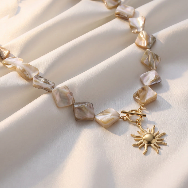 Pendant necklace by Yoshan, detail view 5