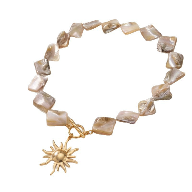 Pendant necklace by Yoshan, detail view 6
