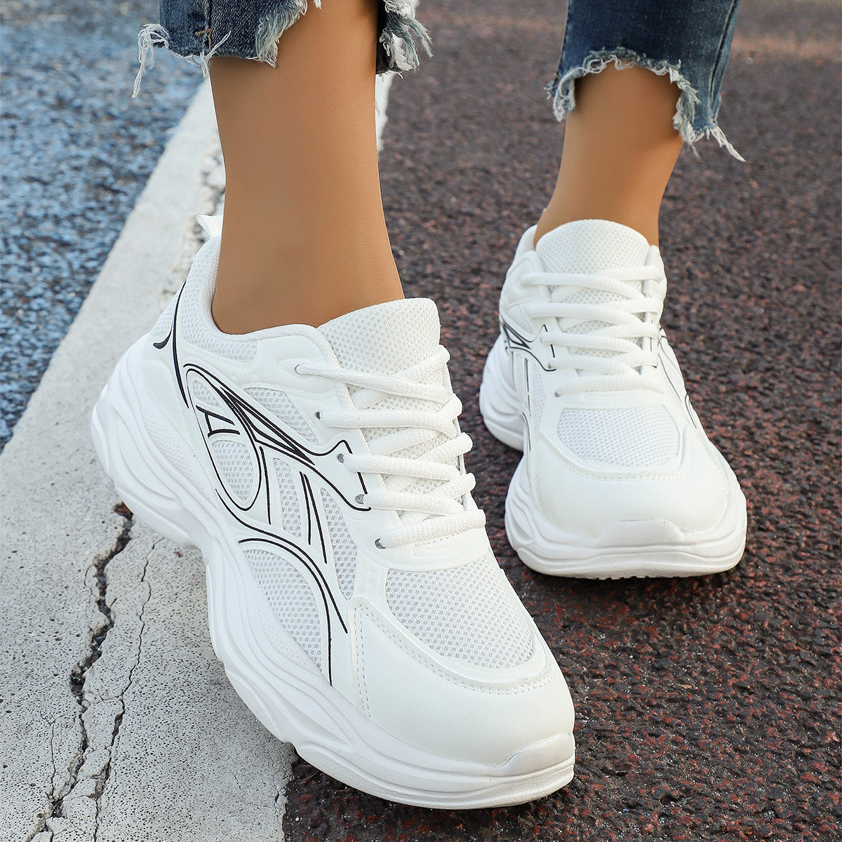 Women's Chunky Sole Breathable Mesh Plus Size Lace-Up Casual Dad Sneakers Retro Running Shoes