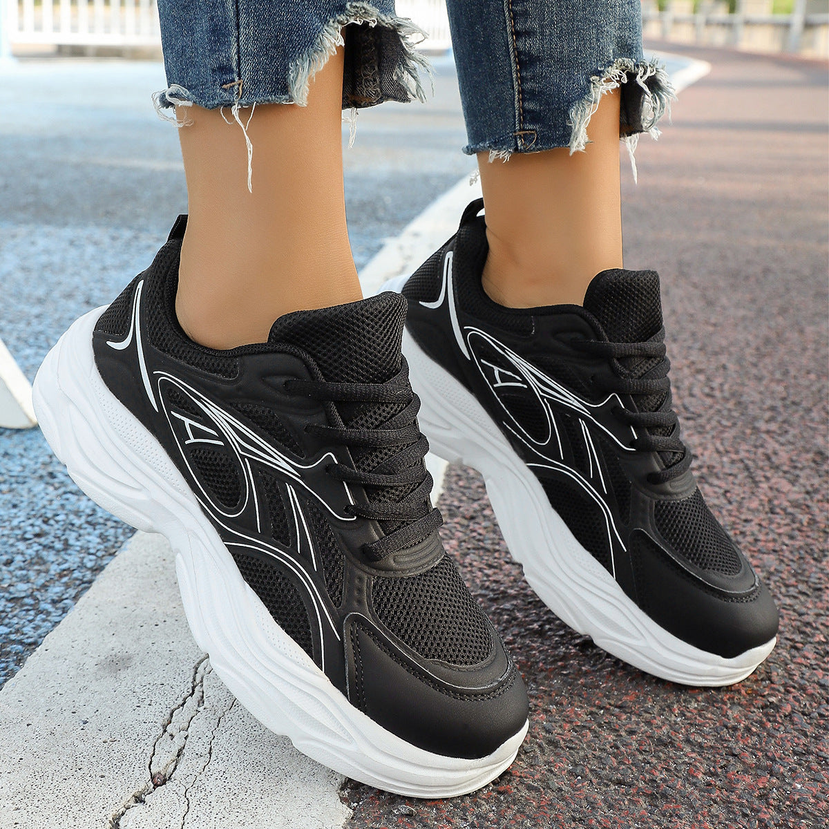 Women's Chunky Sole Breathable Mesh Plus Size Lace-Up Casual Dad Sneakers Retro Running Shoes