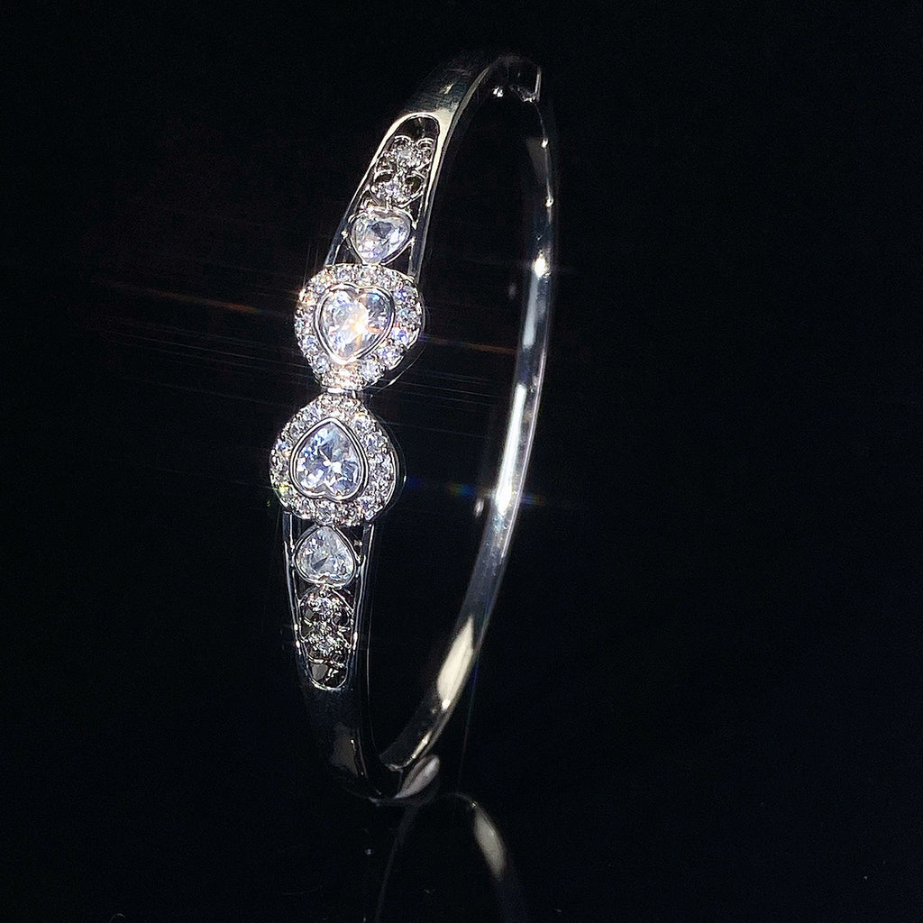 Cuff bracelet by Yoshan, detail view 2