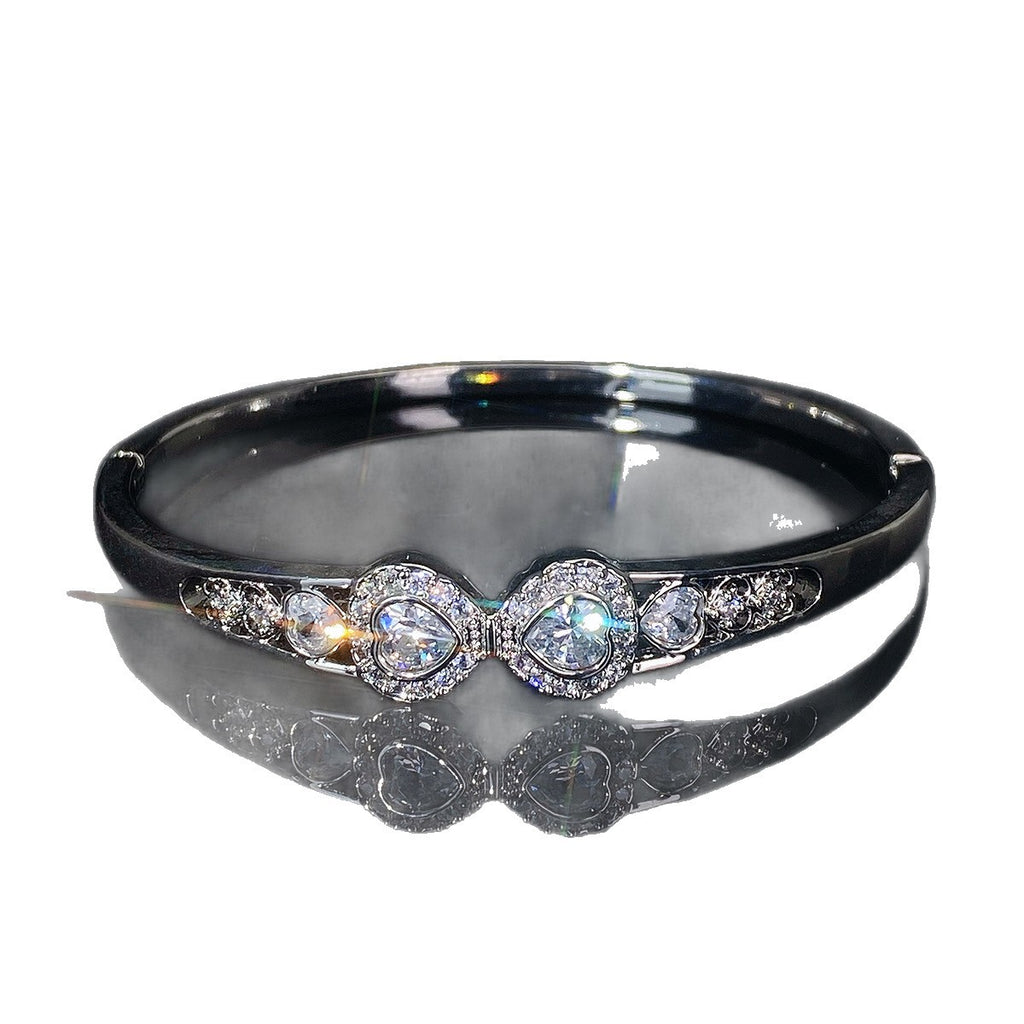 Cuff bracelet by Yoshan, detail view 6