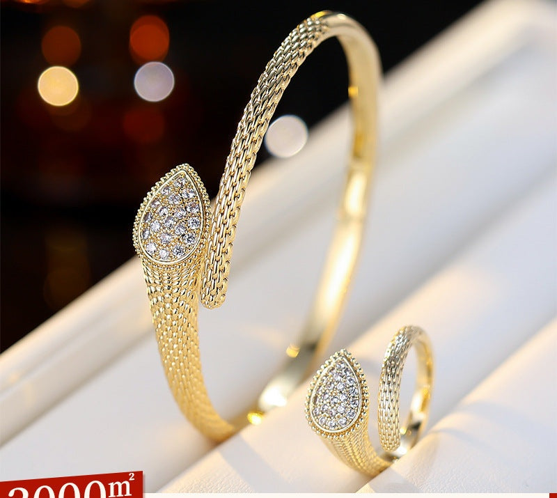 Minimalist cuff bracelet by Yoshan, detail view 5