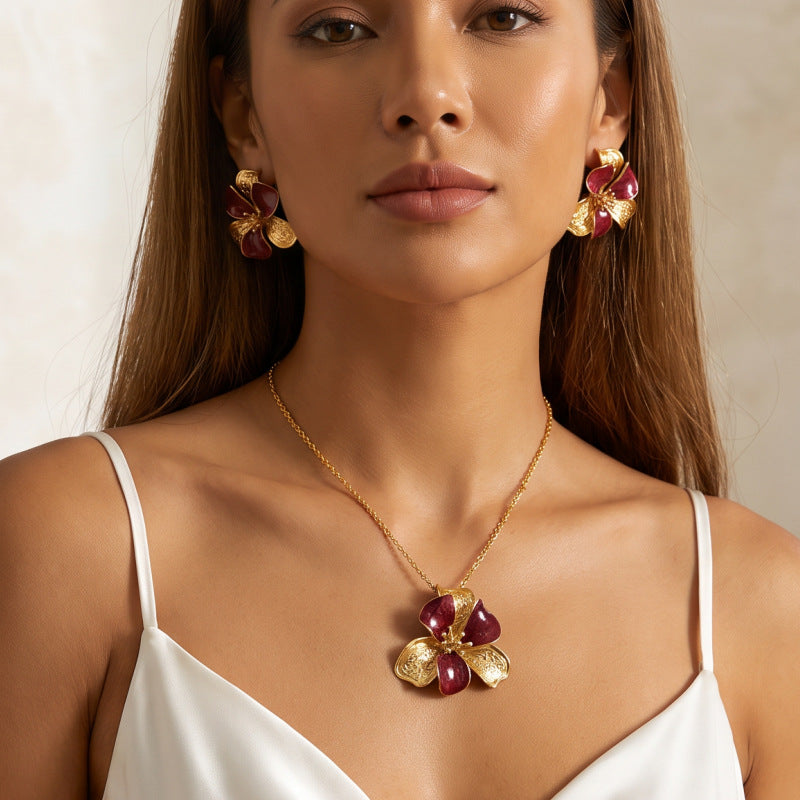 Floral earrings by Yoshan, detail view 2
