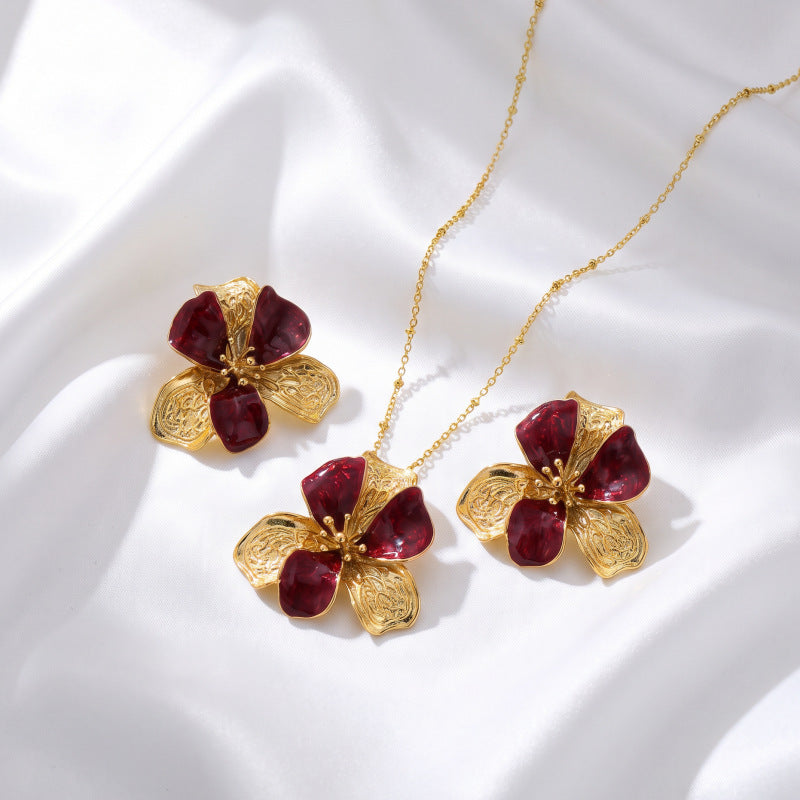 Floral earrings by Yoshan, detail view 3