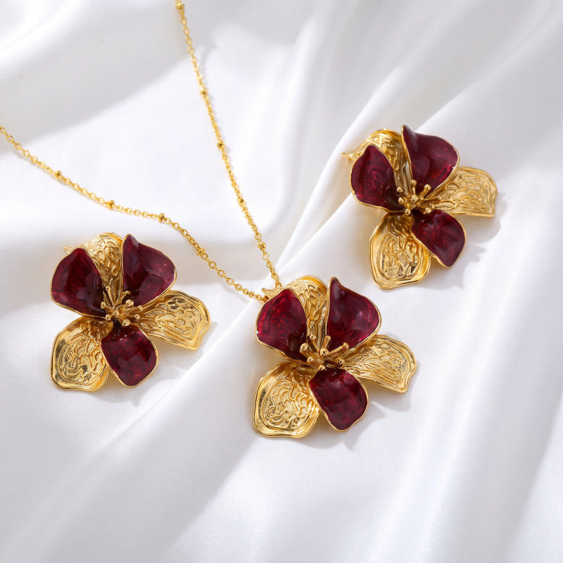 Floral earrings by Yoshan, detail view 4