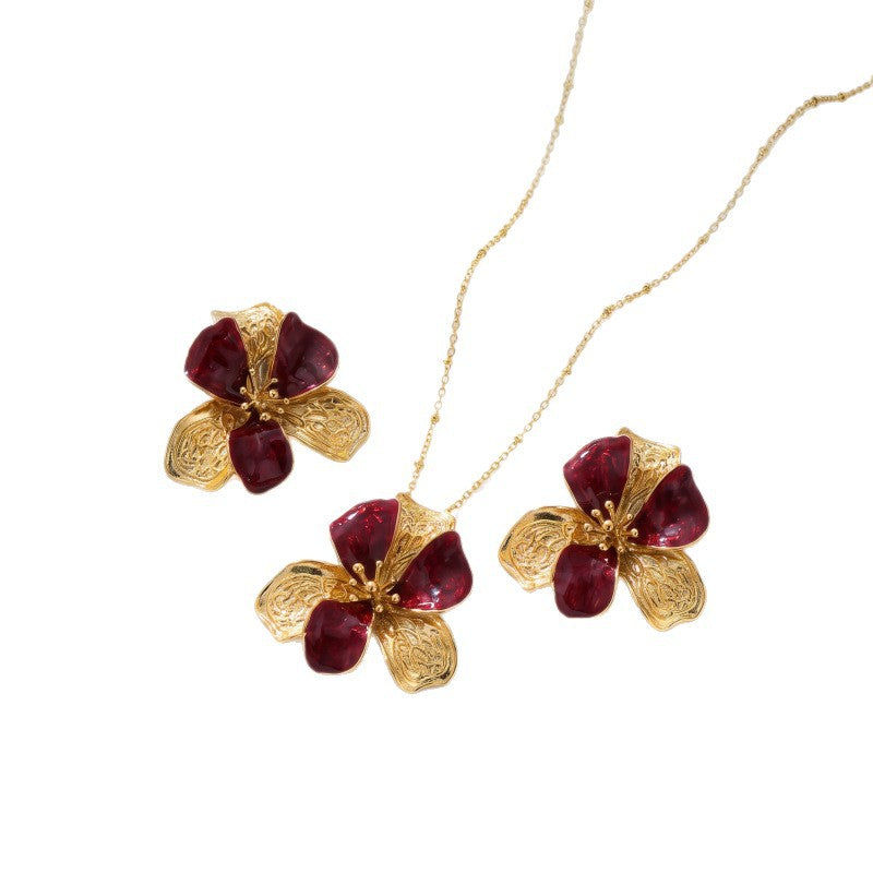 Floral earrings by Yoshan, detail view 6