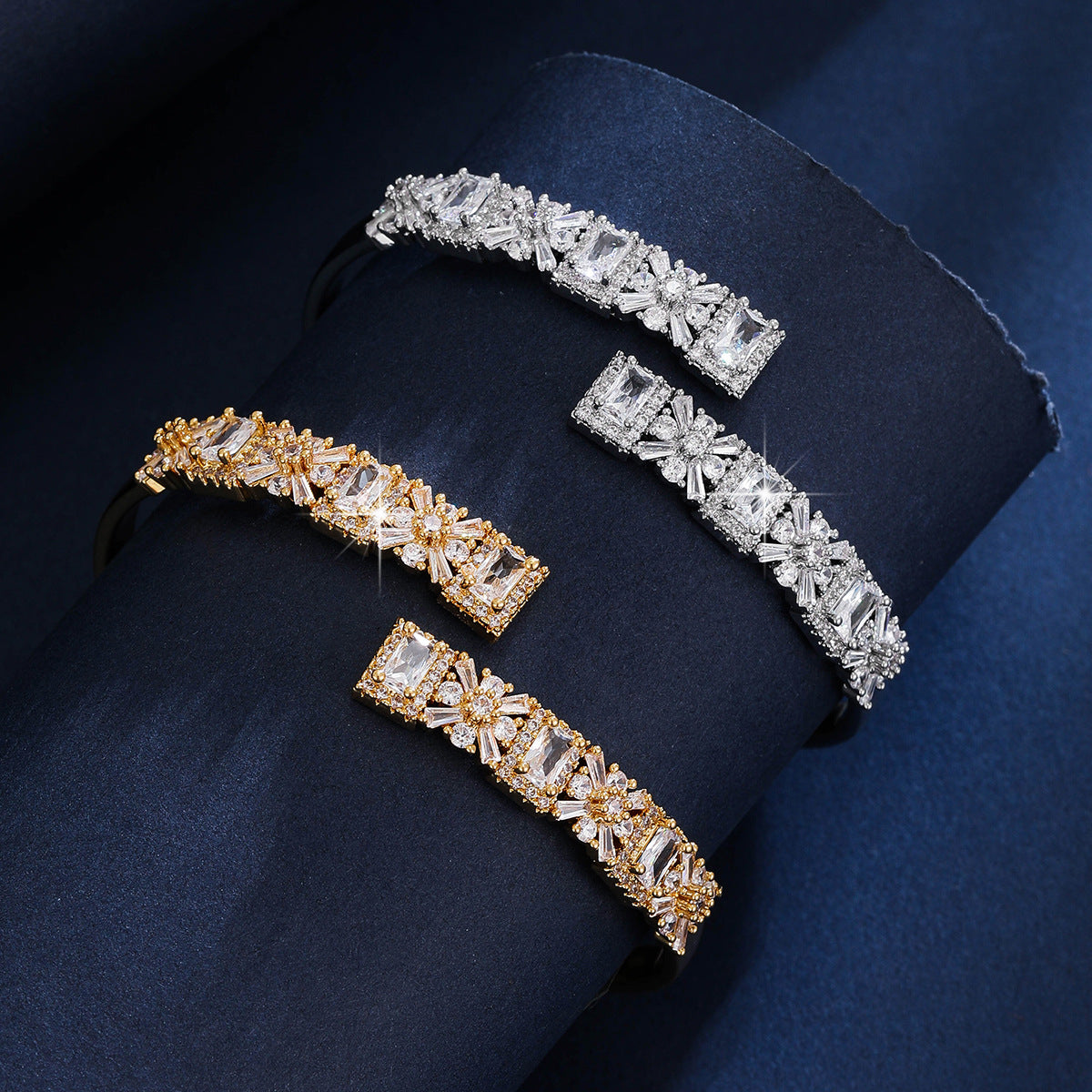Floral jewelry set by Yoshan, detail view 5