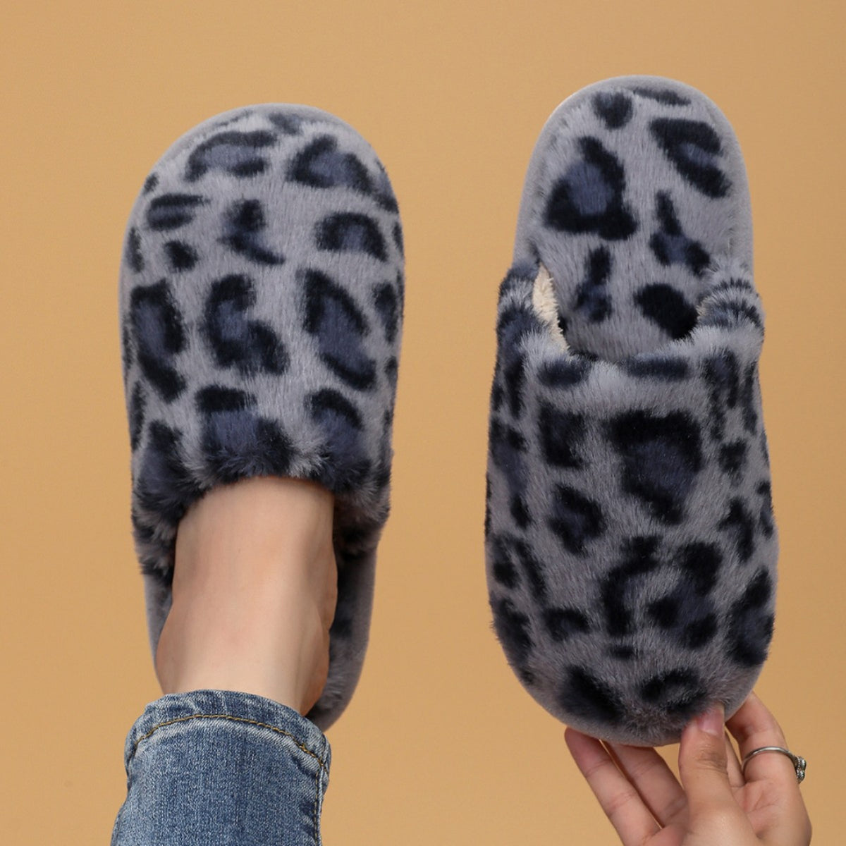 Women's Closed Toe Fleece-lined Soft Sole Slippers Outdoor Mules