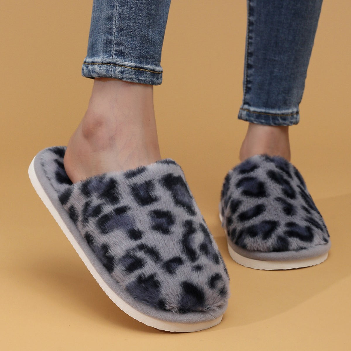 Women's Closed Toe Fleece-lined Soft Sole Slippers Outdoor Mules