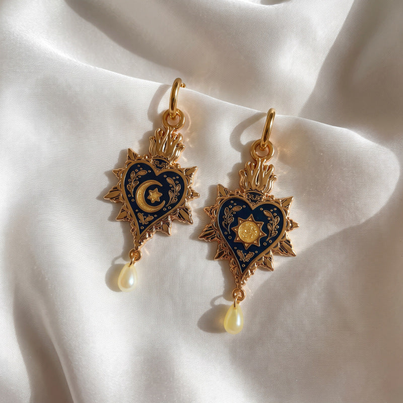Pearl retro drop earrings by Yoshan, detail view 3