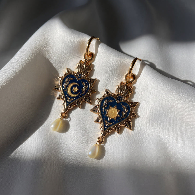 Pearl retro drop earrings by Yoshan, detail view 5