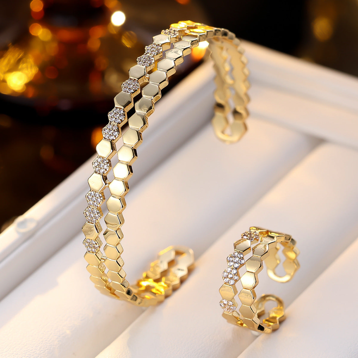Geometric jewelry set by Yoshan, detail view 3
