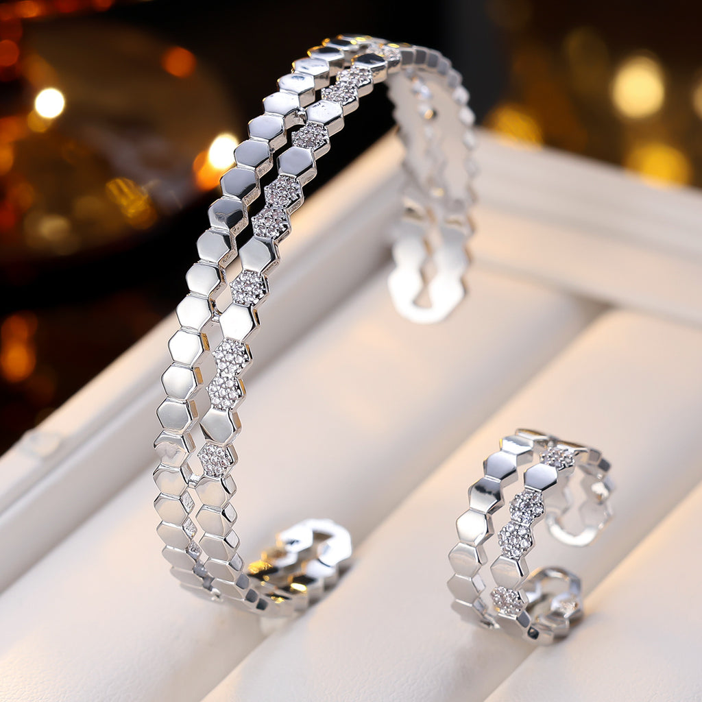 Geometric jewelry set by Yoshan, detail view 4